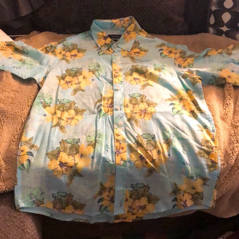 🔹4 for $30 Medium Club Room Hawaiian Button Down Short